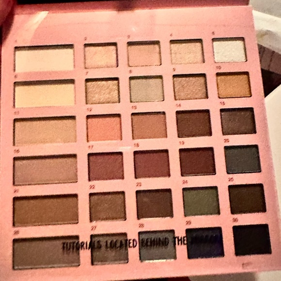 Sephora Easy on the Eyes eyeshadow palette NWOT. - Picture 8 of 8